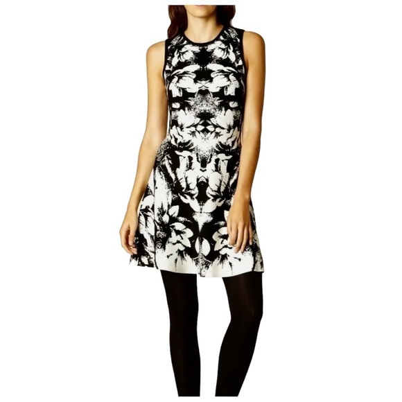 Karen Millen Black & White Floral Jaquard Stretch Knit Fit + Flare Dress - Picture 1 of 12